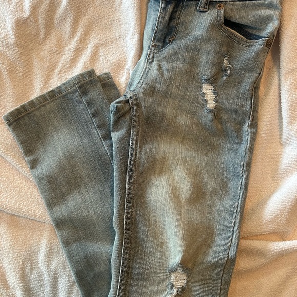 Levi’s Distressed Jeans - Size 8 (Adjustable) - Picture 3 of 8
